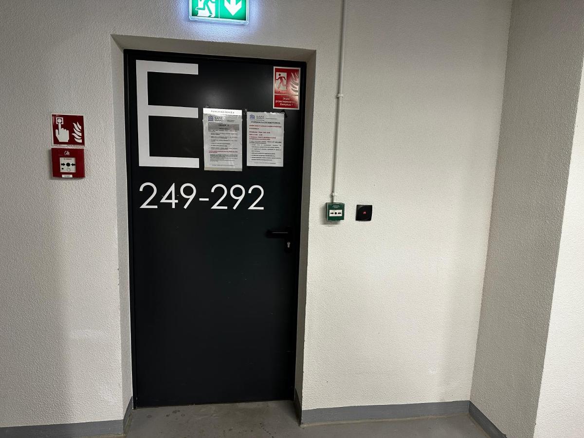 Apartament Lotnisko Chopina Warsaw Airport Luaran gambar